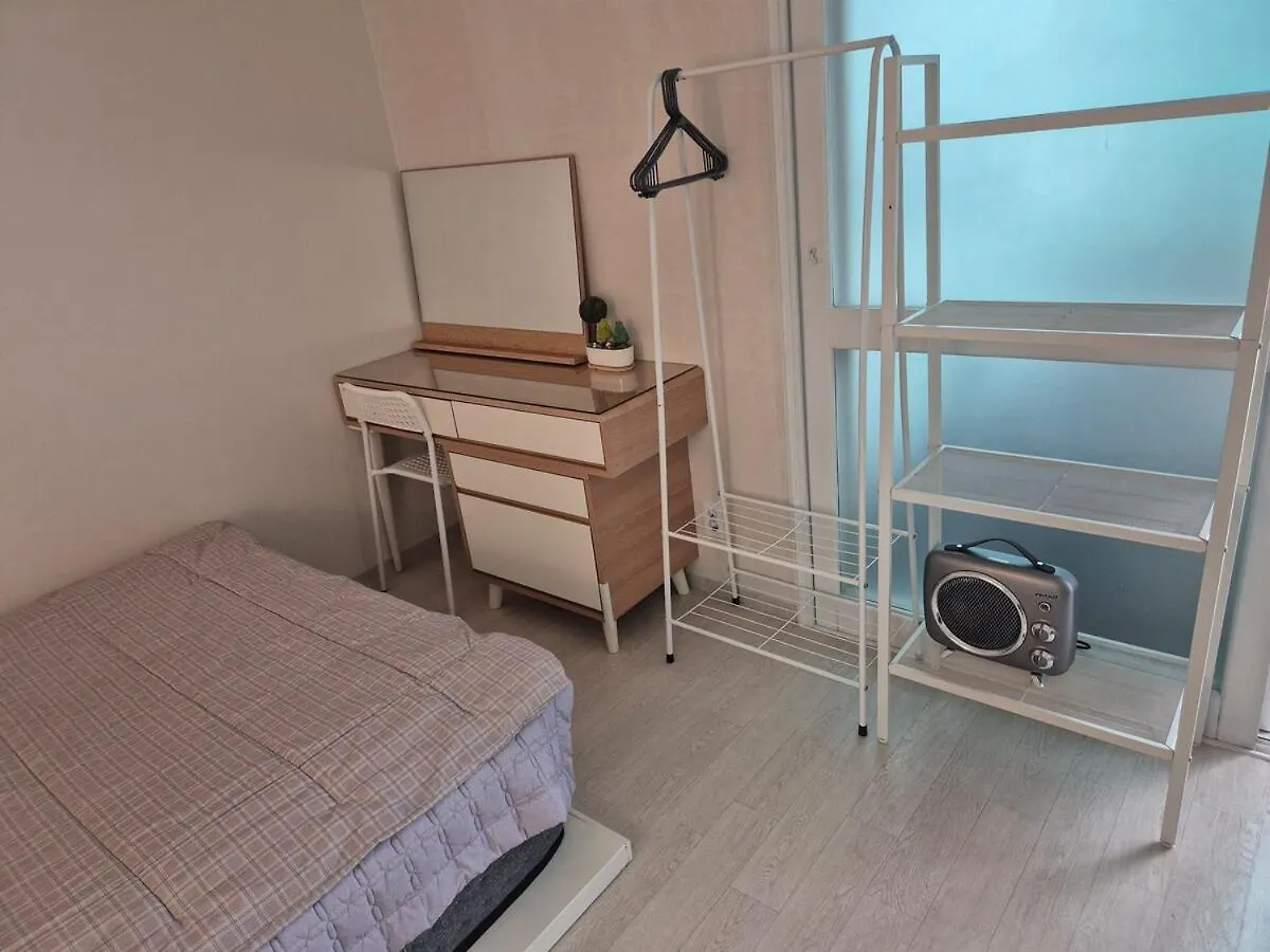 Open Mart, Traders 3 Minutes On Foot 15 Pyeong Entire House Room 2,Living Room 1, Toilet 1, Tv, Free Parking Seoul South Korea