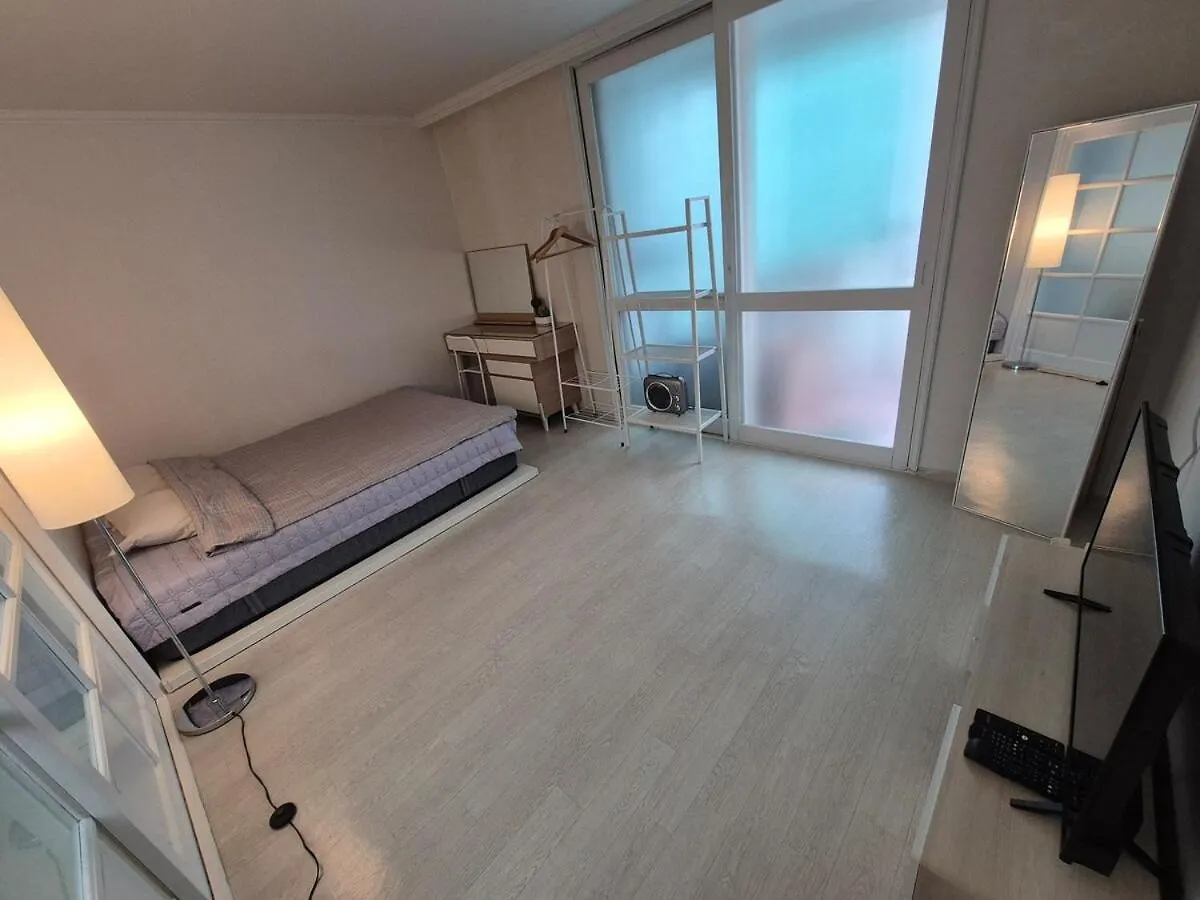 Open Mart, Traders 3 Minutes On Foot 15 Pyeong Entire House Room 2,Living Room 1, Toilet 1, Tv, Free Parking Seoul 0*,