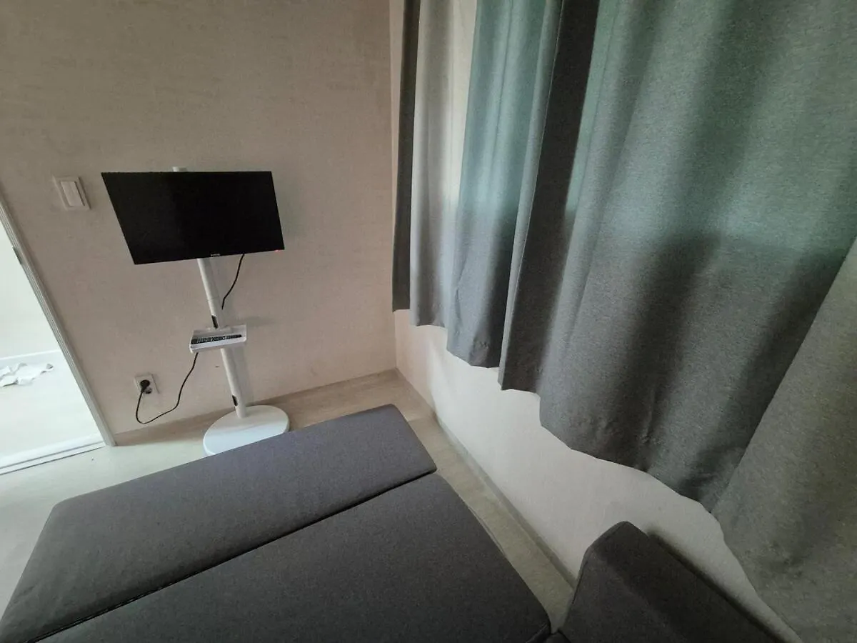 Open Mart, Traders 3 Minutes On Foot 15 Pyeong Entire House Room 2,Living Room 1, Toilet 1, Tv, Free Parking Seoul Apartment