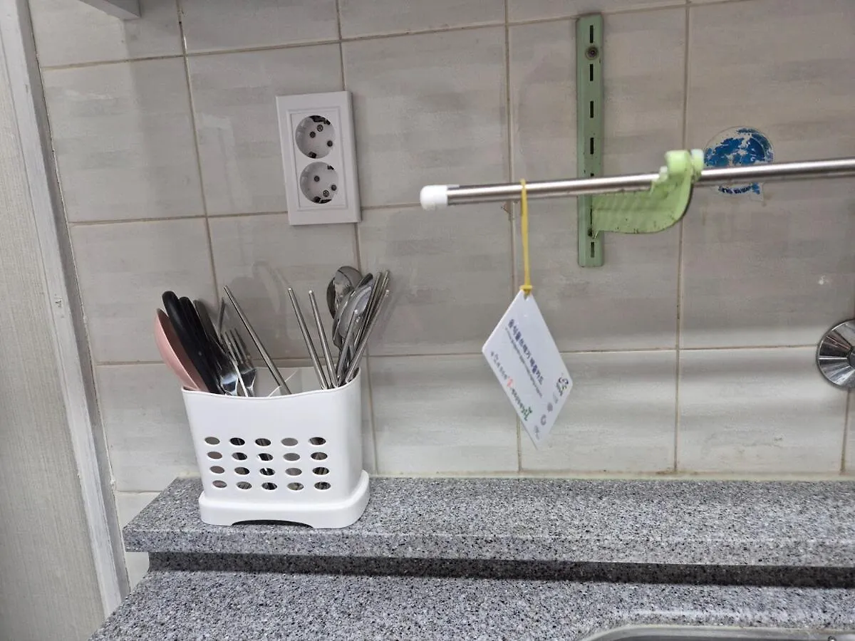 Open Mart, Traders 3 Minutes On Foot 15 Pyeong Entire House Room 2,Living Room 1, Toilet 1, Tv, Free Parking Seoul Apartment