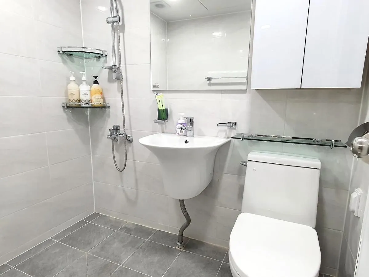 Apartamento Open Mart, Traders 3 Minutes On Foot 15 Pyeong Entire House Room 2,Living Room 1, Toilet 1, Tv, Free Parking Seúl Corea del Sur
