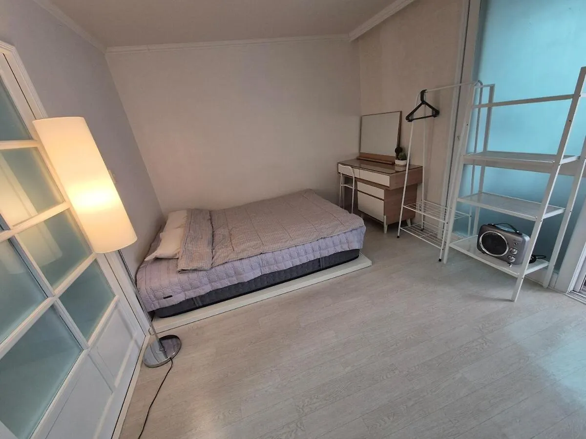 Open Mart, Traders 3 Minutes On Foot 15 Pyeong Entire House Room 2,Living Room 1, Toilet 1, Tv, Free Parking Seúl